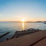 Sea Front Terrace Marco Polo Apartment *
